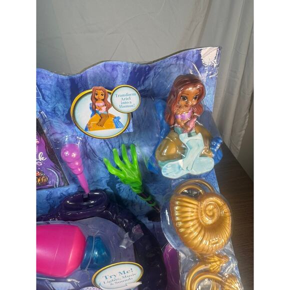 Disney The Little Mermaid Ursula’s Mystical Cauldron Playset Lights, Sounds - Picture 6 of 12